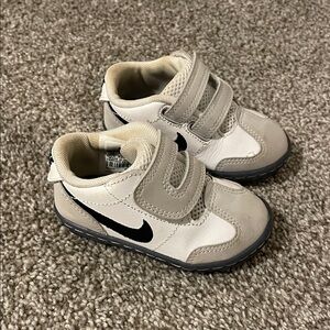 Nike Baby/Toddler size 4 Gray & White Sneakers
